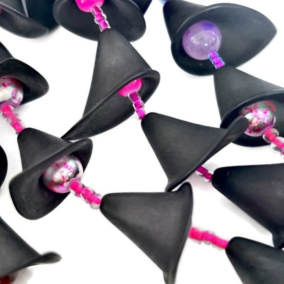 As Low As $2 Quality Matte Black Acrylic Calla Lily Beads 22mm x 19mm (10) - Picture 2 of 2